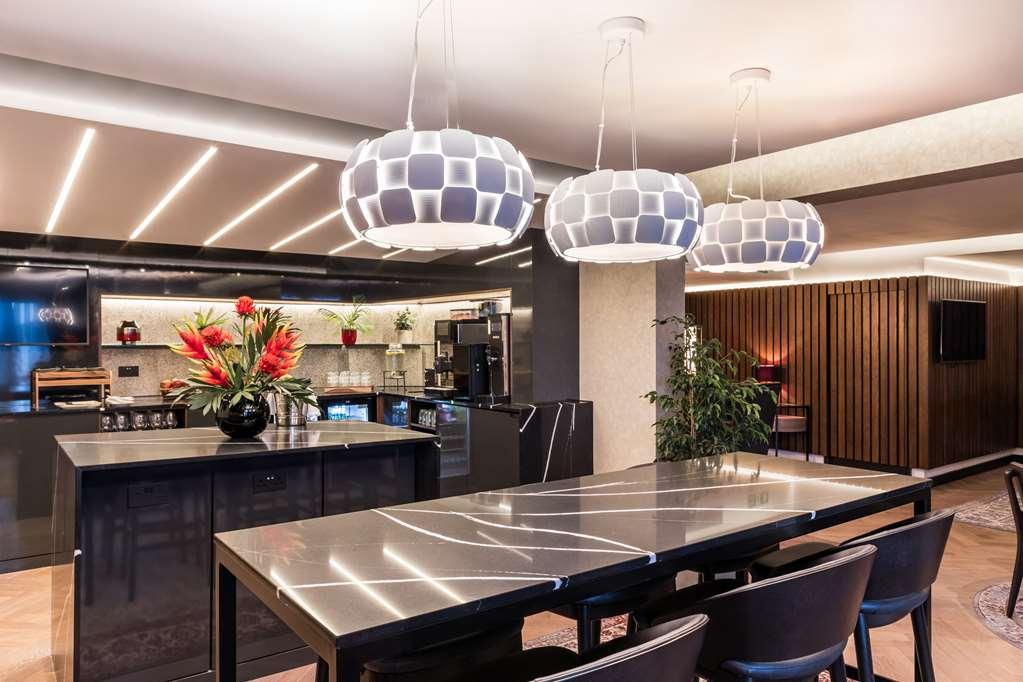 Radisson Red Hotel London Heathrow Restaurante foto