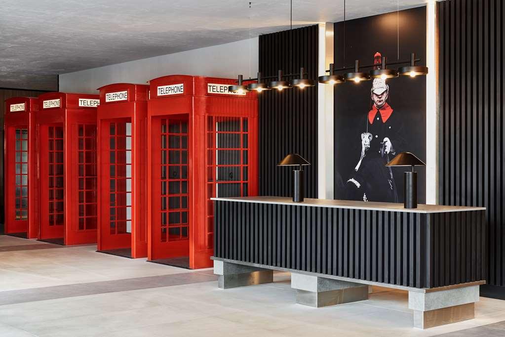 Radisson Red Hotel London Heathrow Exterior foto
