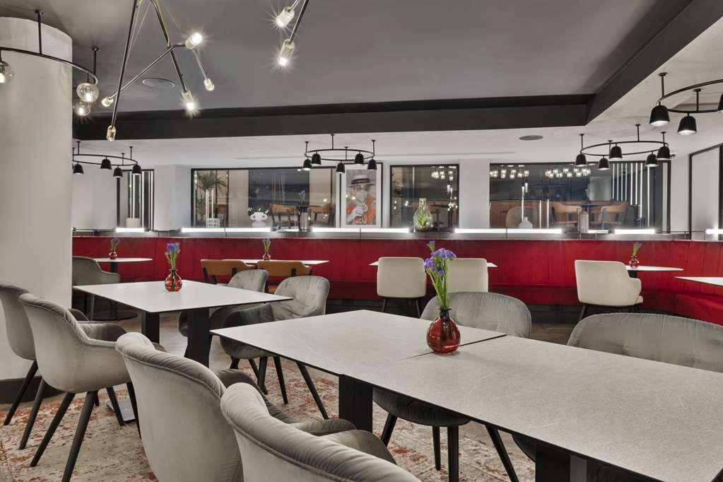 Radisson Red Hotel London Heathrow Restaurante foto