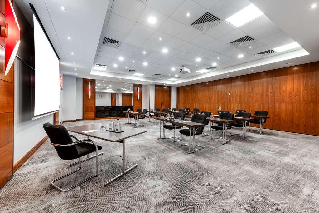 Radisson Red Hotel London Heathrow Instalações foto